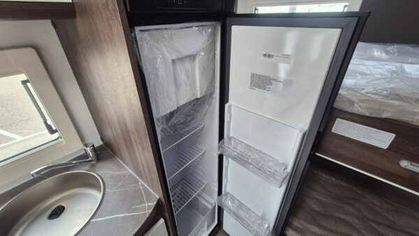 Autocaravana capuchina Benimar S324 UP - Imagen 8