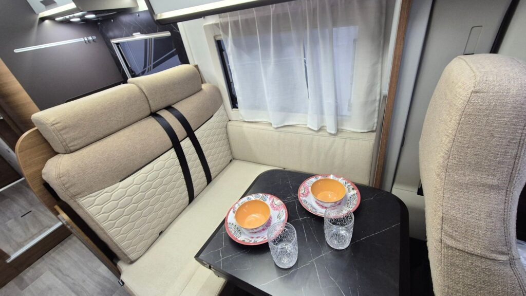 Autocaravana Benimar Mileo 263