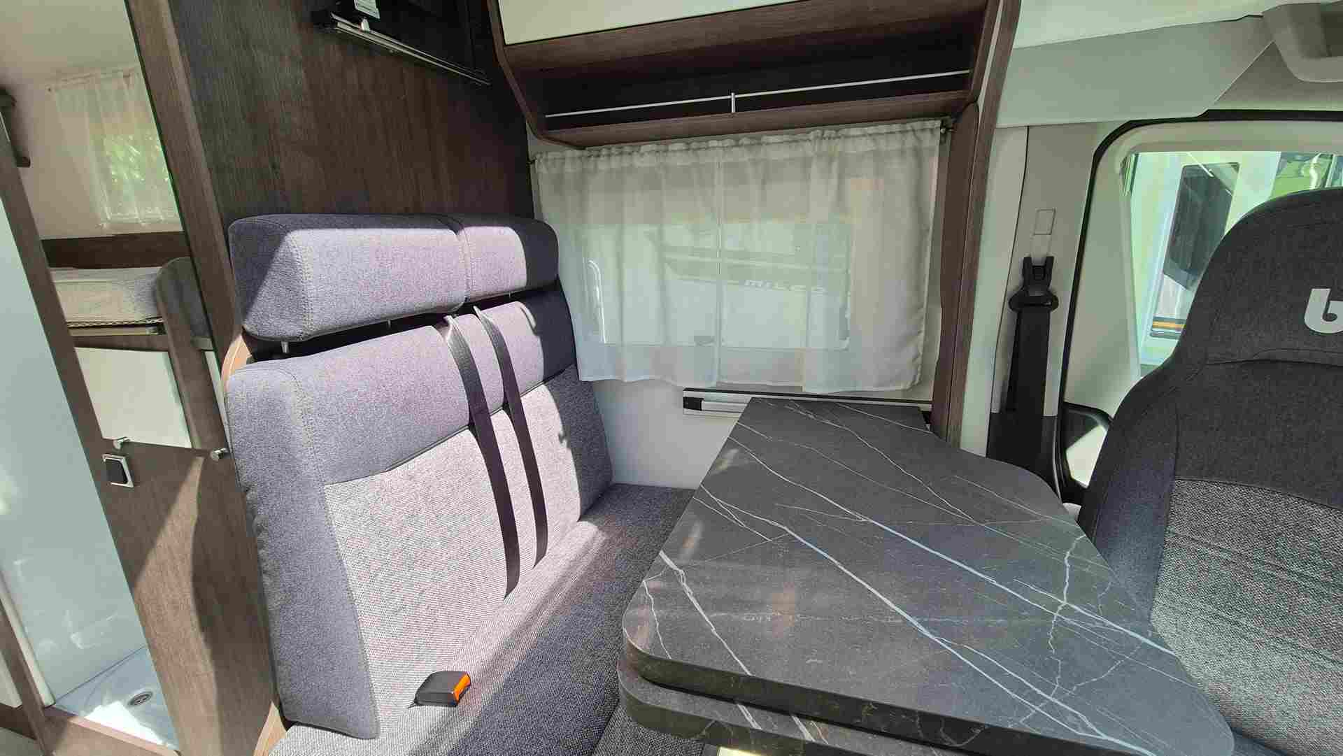 comedor de autocaravanas