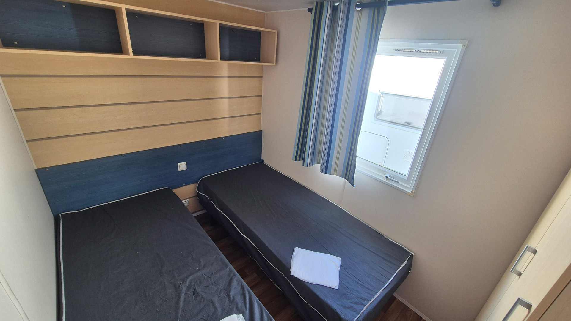 camas mobile home