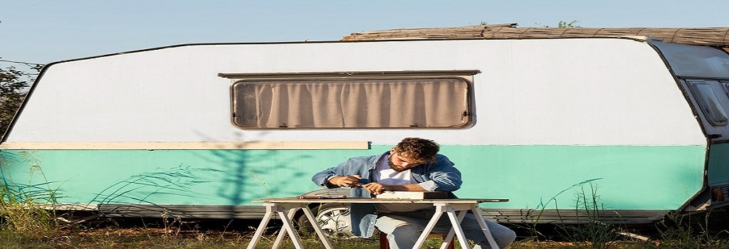 se puede poner una caravana en un terreno no urbanizable